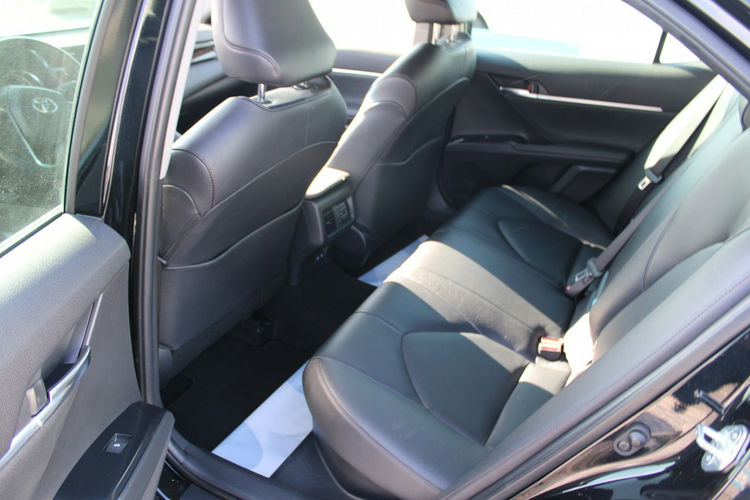 Toyota Camry 2.5 Hybrid e-CTV Comfort F-vat Skóra Gwarancja zdjęcie 27