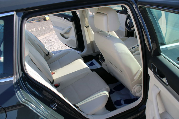 Volkswagen Passat ESSENCE LED F-vat Salon Polska Gwarancja zdjęcie 29