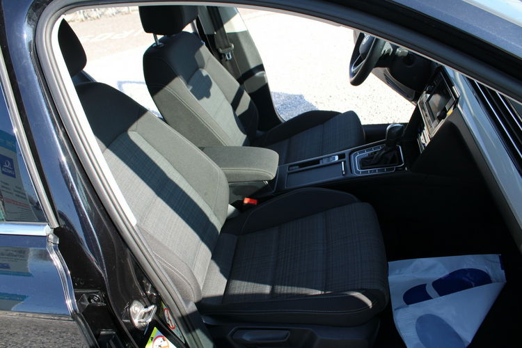 Volkswagen Passat Business DSG LED F-vat Salon Polska Gwarancja zdjęcie 13