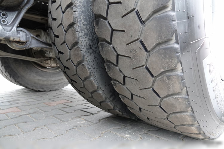 Renault KERAX 410 / 6x4 / WYWROTKA / HYDROBURTA / BORDMATIC / MANUAL / SPROWADZONA zdjęcie 39