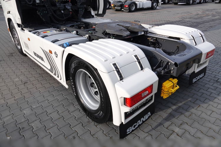 Scania S 520 / V8 / RETARDER / KLIMA POSTOJOWA / SKÓRY / OPONY 100% / BOGATE WYPOSAŻENIE / PO KONTRAKCIE SERWISOWYM zdjęcie 15