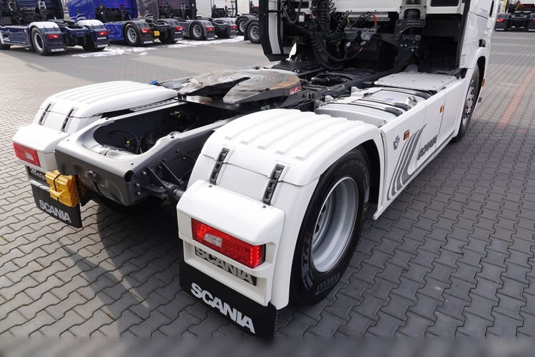 Scania S 520 / V8 / RETARDER / KLIMA POSTOJOWA / SKÓRY / OPONY 100% / BOGATE WYPOSAŻENIE / PO KONTRAKCIE SERWISOWYM zdjęcie 16