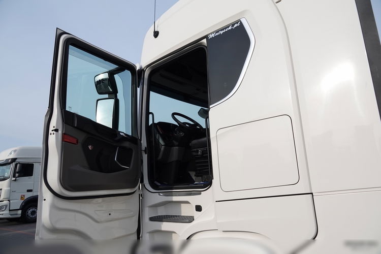 Scania S 520 / V8 / RETARDER / KLIMA POSTOJOWA / SKÓRY / OPONY 100% / BOGATE WYPOSAŻENIE / PO KONTRAKCIE SERWISOWYM zdjęcie 23
