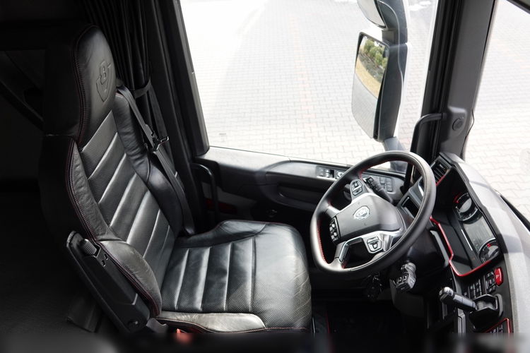 Scania S 520 / V8 / RETARDER / KLIMA POSTOJOWA / SKÓRY / OPONY 100% / BOGATE WYPOSAŻENIE / PO KONTRAKCIE SERWISOWYM zdjęcie 27