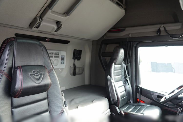Scania S 520 / V8 / RETARDER / KLIMA POSTOJOWA / SKÓRY / OPONY 100% / BOGATE WYPOSAŻENIE / PO KONTRAKCIE SERWISOWYM zdjęcie 34