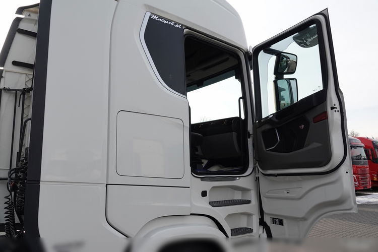Scania S 520 / V8 / RETARDER / KLIMA POSTOJOWA / SKÓRY / OPONY 100% / BOGATE WYPOSAŻENIE / PO KONTRAKCIE SERWISOWYM zdjęcie 35