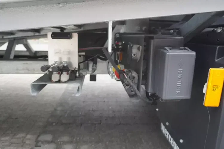 Mercedes Actros 2542 / NOWA laweta / kabina sypialna zdjęcie 12