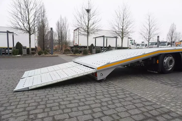 Mercedes Actros 2542 / NOWA laweta / kabina sypialna zdjęcie 9