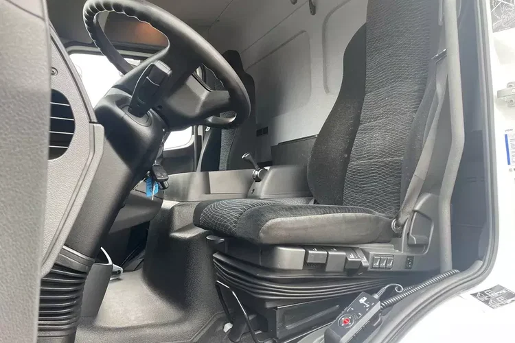 Mercedes ATEGO 818, IZOTERMA OGRZEWANA zdjęcie 12