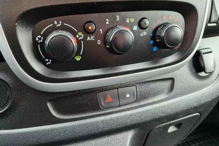 Renault Trafic Long 72900zł NETTO Brygadówka 6 osób 1.6 dCi/125KM zdjęcie 20