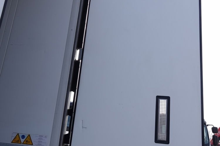 Schmitz / CHŁODNIA / 2021 ROK / OŚ PODNOSZONA / KOSZ NA PALETY / AGREGAT CARRIER VECTOR 1550  zdjęcie 14
