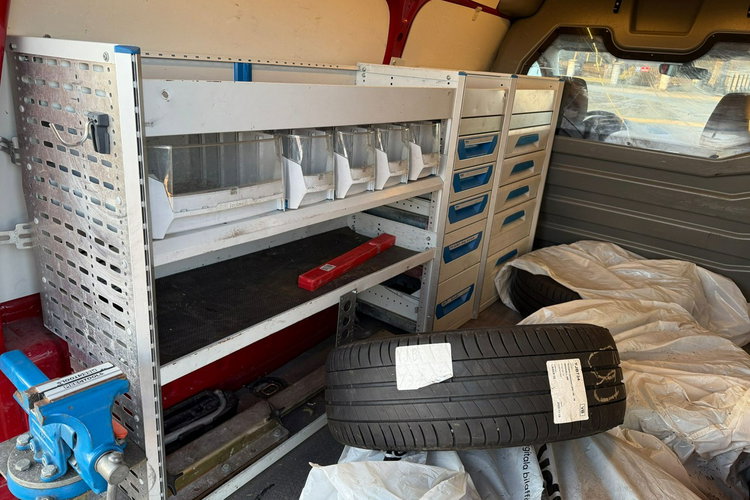 Volkswagen Caddy 2.0 TDI Maxi długi Automat Klimatyzacja podgrzewane siedzenia zdjęcie 28