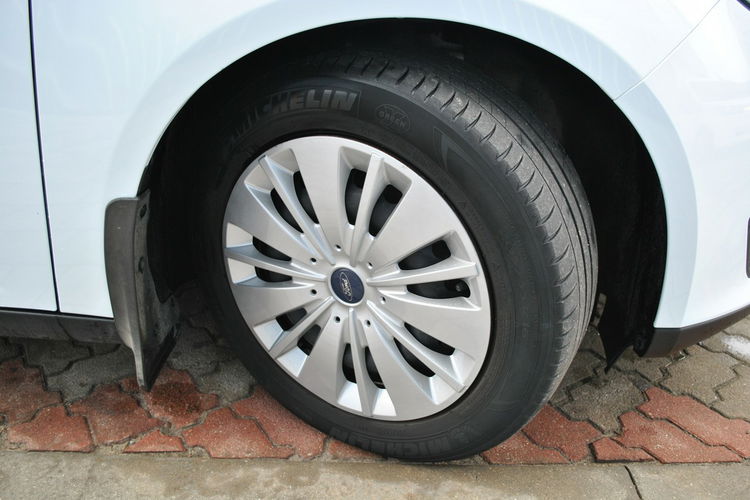 Focus Hatchback GoldX 1, 5TDCi ASO Forda Gwarancja nowy rozrząd zdjęcie 25