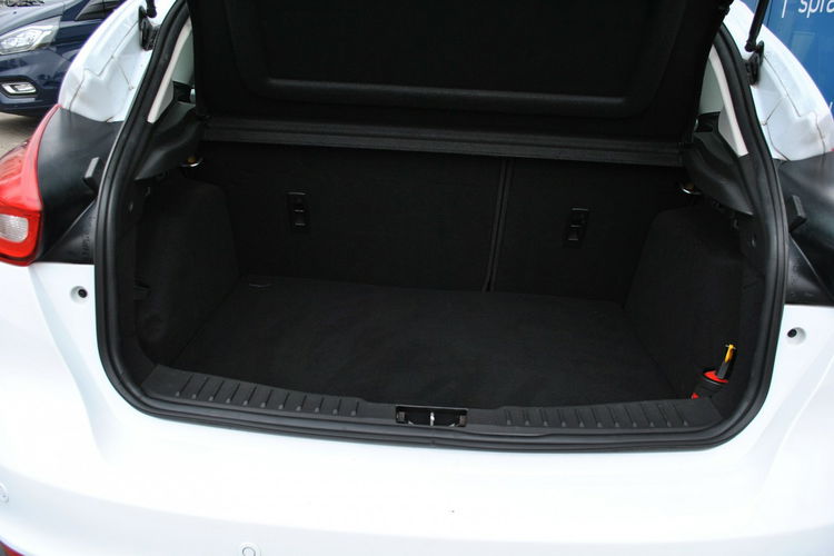Focus Hatchback GoldX 1, 5TDCi ASO Forda Gwarancja nowy rozrząd zdjęcie 9