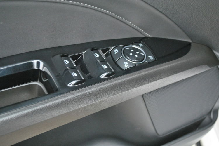 Mondeo Titanium 2.0Hybrid 187KM eCVT ASO Forda zdjęcie 14
