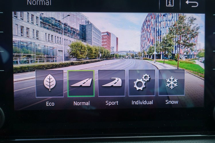 Skoda Kodiaq R e z e r w a c j a zdjęcie 38