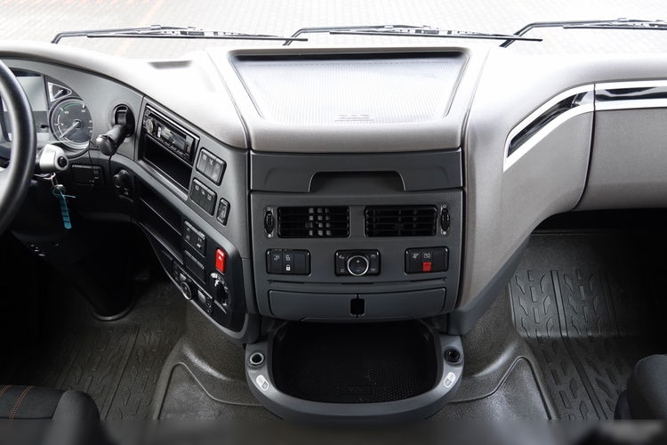 DAF XF 480 / RETARDER / HYDRAULIKA / CAŁY NA PODUSZKACH / PEŁNY ADR / KLIMA POSTOJOWA / OPONY 100% / SPROWADZONY / PO KONTRAKCIE SERWISOWYM zdjęcie 31