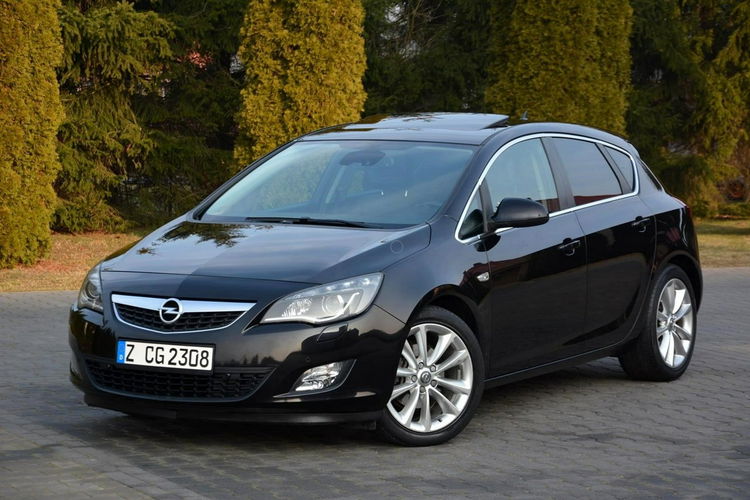 Opel Astra Skóry Duża Navi bi-xenon Szyber Ledy 2xParktr.Chrom Cosmo Alu 18" zdjęcie 10