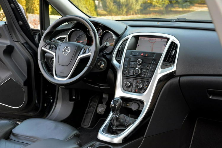 Opel Astra Skóry Duża Navi bi-xenon Szyber Ledy 2xParktr.Chrom Cosmo Alu 18" zdjęcie 20