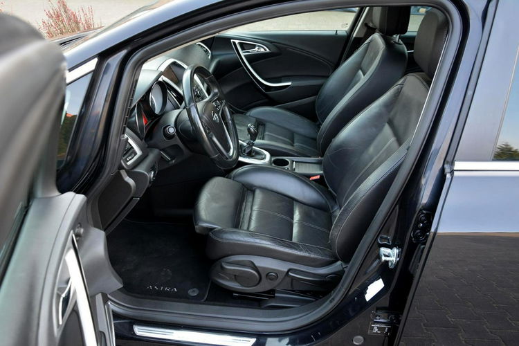 Opel Astra Skóry Duża Navi bi-xenon Szyber Ledy 2xParktr.Chrom Cosmo Alu 18" zdjęcie 22
