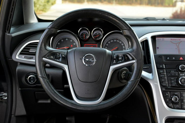 Opel Astra Skóry Duża Navi bi-xenon Szyber Ledy 2xParktr.Chrom Cosmo Alu 18" zdjęcie 25