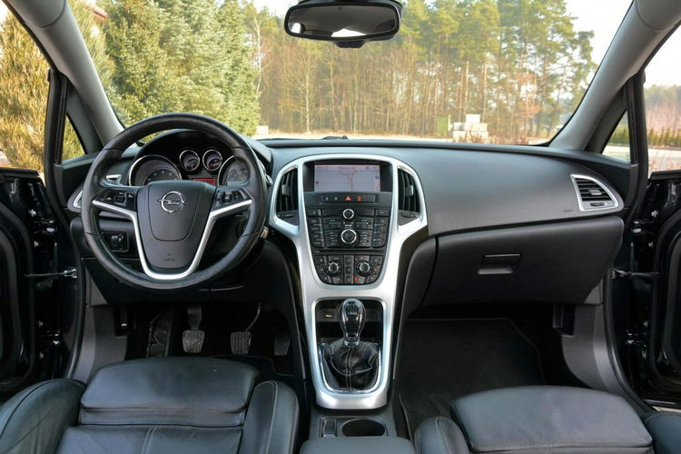 Opel Astra Skóry Duża Navi bi-xenon Szyber Ledy 2xParktr.Chrom Cosmo Alu 18" zdjęcie 26