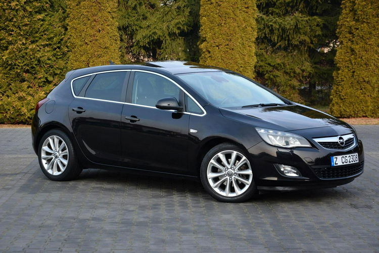 Opel Astra Skóry Duża Navi bi-xenon Szyber Ledy 2xParktr.Chrom Cosmo Alu 18" zdjęcie 3