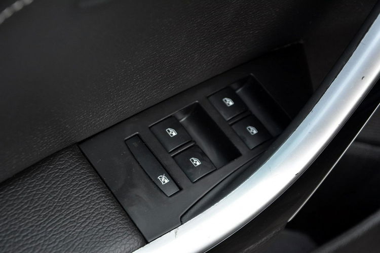 Opel Astra Skóry Duża Navi bi-xenon Szyber Ledy 2xParktr.Chrom Cosmo Alu 18" zdjęcie 32