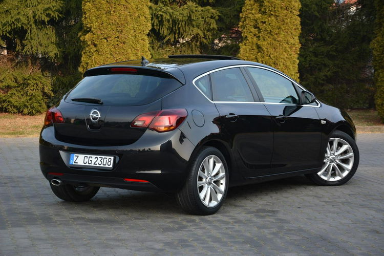 Opel Astra Skóry Duża Navi bi-xenon Szyber Ledy 2xParktr.Chrom Cosmo Alu 18" zdjęcie 7