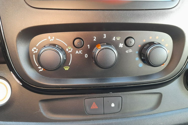 Opel Vivaro 9-cio osobowy LONG Klima kamera czujniki zdjęcie 15