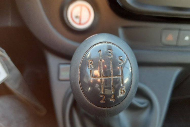 Opel Vivaro 9-cio osobowy LONG Klima kamera czujniki zdjęcie 17