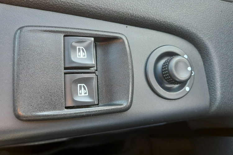 Opel Vivaro 9-cio osobowy LONG Klima kamera czujniki zdjęcie 19