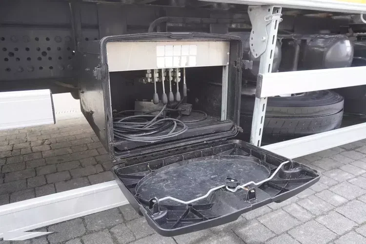 Mercedes Antos 2536 6x2 E6 / laweta / 3. oś skrętna / 298 tys. km zdjęcie 13