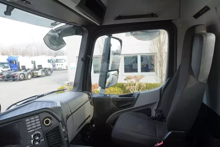 Mercedes Antos 2536 6x2 E6 / laweta / 3. oś skrętna / 298 tys. km zdjęcie 18