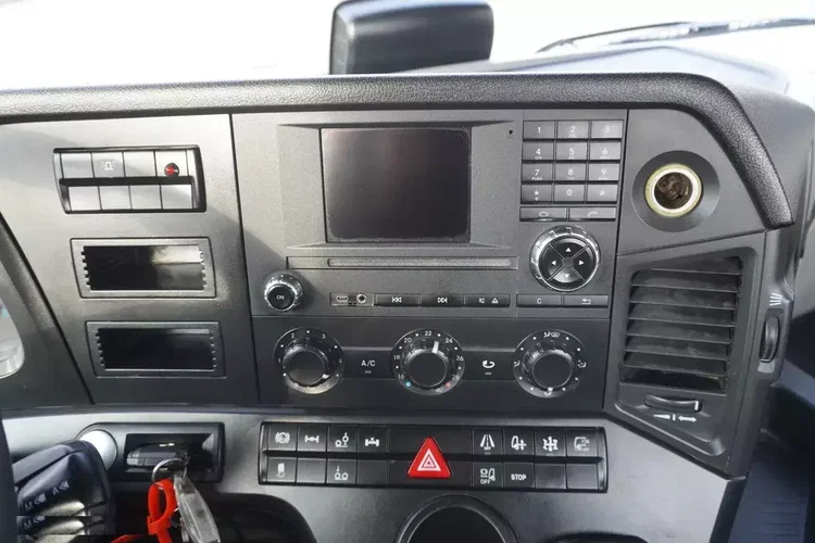 Mercedes Antos 2536 6x2 E6 / laweta / 3. oś skrętna / 298 tys. km zdjęcie 23