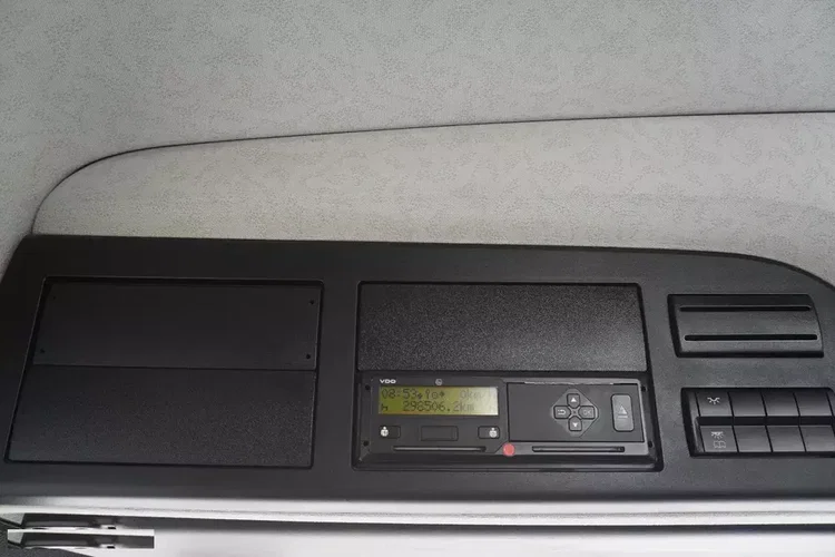 Mercedes Antos 2536 6x2 E6 / laweta / 3. oś skrętna / 298 tys. km zdjęcie 24