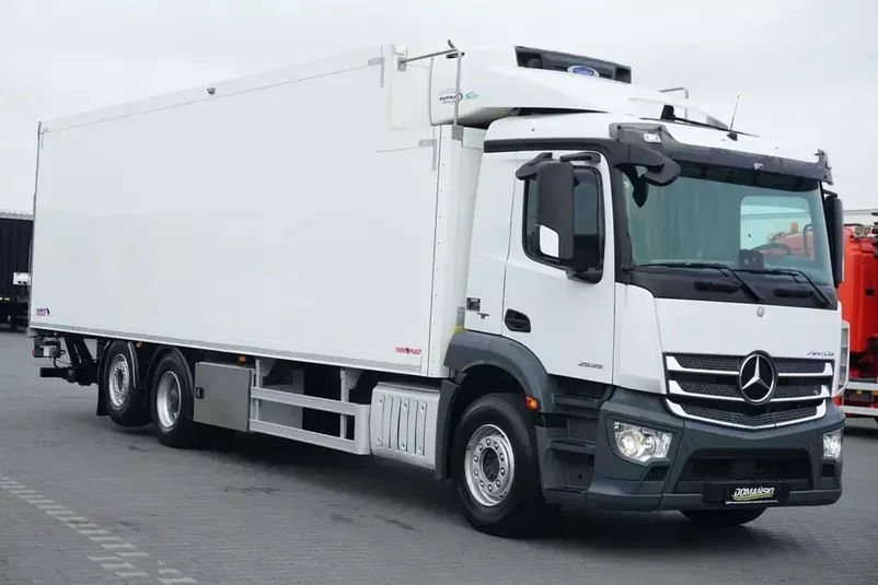 samochód ciężarowy Mercedes zdjęcie 1