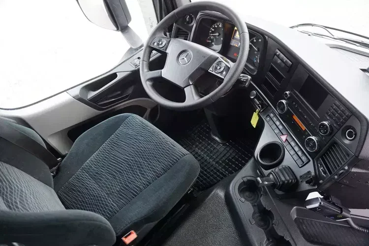 Mercedes ANTOS / 2535 / EURO 6 / CHŁODNIA + WINDA / 23 PALETY / OŚ SKRĘTNA zdjęcie 13