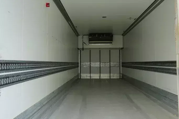 Mercedes ANTOS / 2535 / EURO 6 / CHŁODNIA + WINDA / 23 PALETY / OŚ SKRĘTNA zdjęcie 19