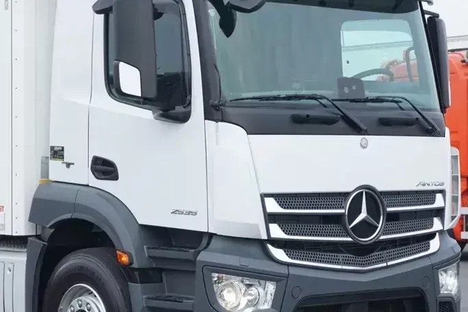 Mercedes ANTOS / 2535 / EURO 6 / CHŁODNIA + WINDA / 23 PALETY / OŚ SKRĘTNA zdjęcie 25