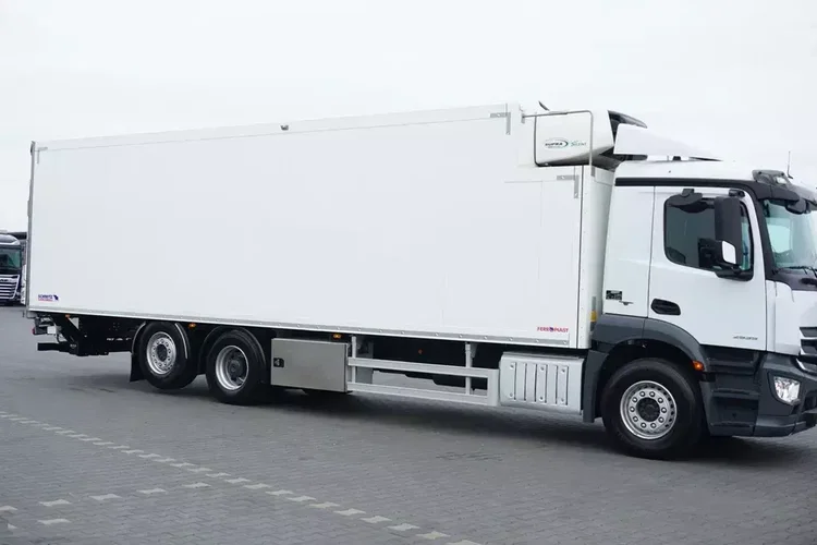 Mercedes ANTOS / 2535 / EURO 6 / CHŁODNIA + WINDA / 23 PALETY / OŚ SKRĘTNA zdjęcie 3