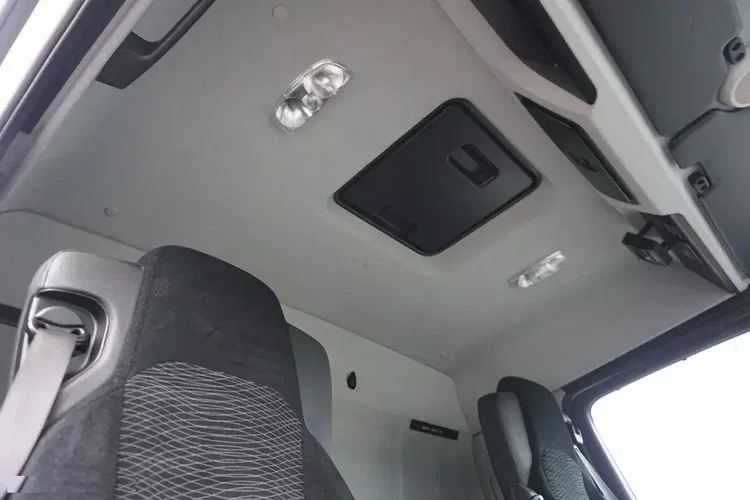 Mercedes ANTOS / 2535 / EURO 6 / CHŁODNIA + WINDA / 23 PALETY / OŚ SKRĘTNA zdjęcie 31