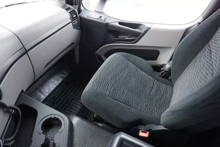 Mercedes ANTOS / 2535 / EURO 6 / CHŁODNIA + WINDA / 23 PALETY / OŚ SKRĘTNA zdjęcie 35