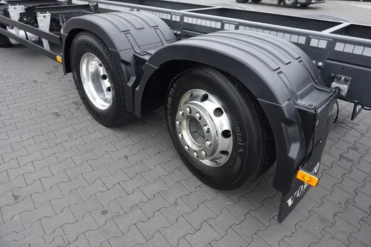 Volvo FM / 370 / ACC / E 6 / BDF / OŚ SKRĘTNA / PEŁNY ADR zdjęcie 10