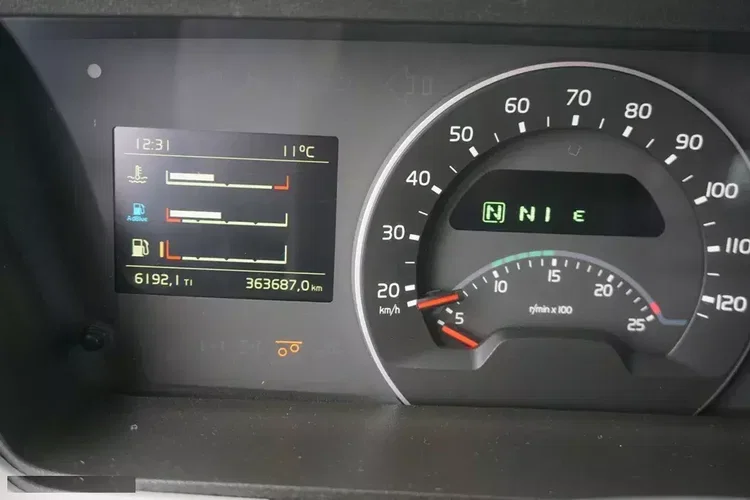 Volvo FM / 370 / ACC / E 6 / BDF / OŚ SKRĘTNA / PEŁNY ADR zdjęcie 12