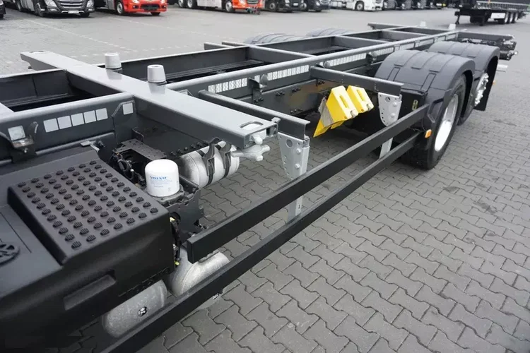 Volvo FM / 370 / ACC / E 6 / BDF / OŚ SKRĘTNA / PEŁNY ADR zdjęcie 16