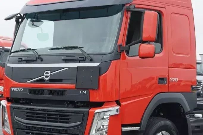 Volvo FM / 370 / ACC / E 6 / BDF / OŚ SKRĘTNA / PEŁNY ADR zdjęcie 23