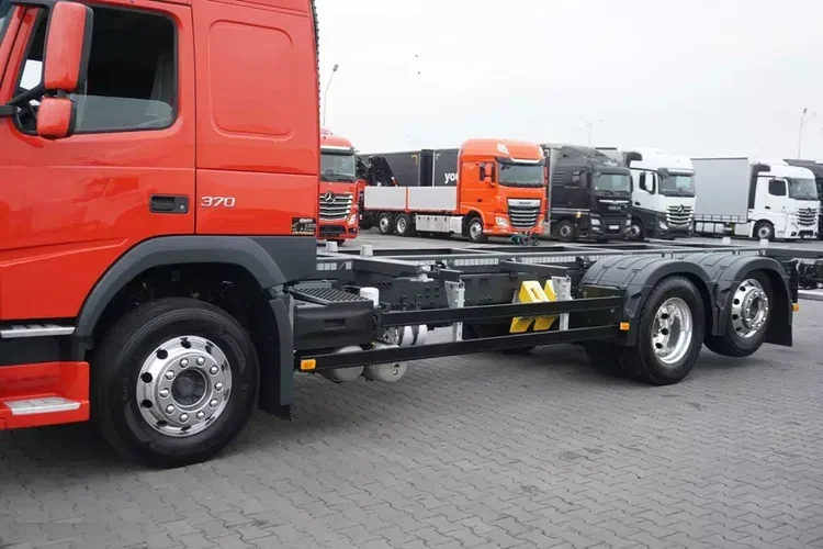Volvo FM / 370 / ACC / E 6 / BDF / OŚ SKRĘTNA / PEŁNY ADR zdjęcie 25