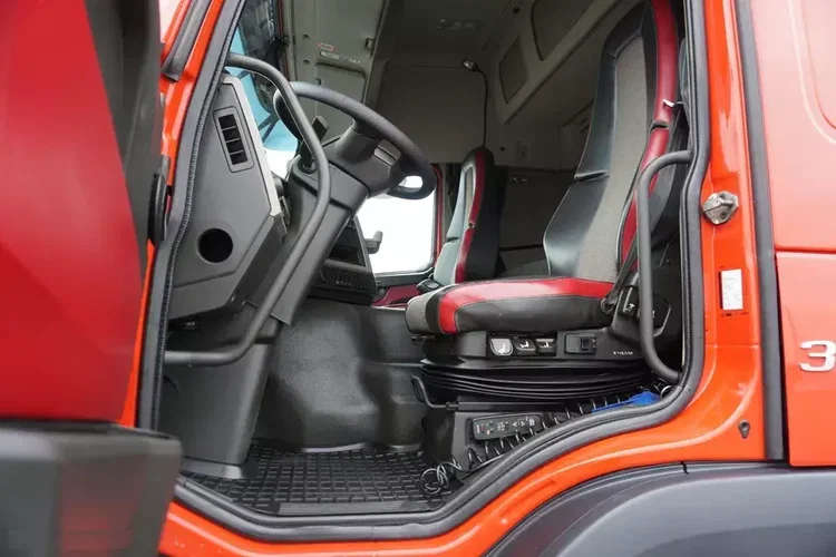 Volvo FM / 370 / ACC / E 6 / BDF / OŚ SKRĘTNA / PEŁNY ADR zdjęcie 28