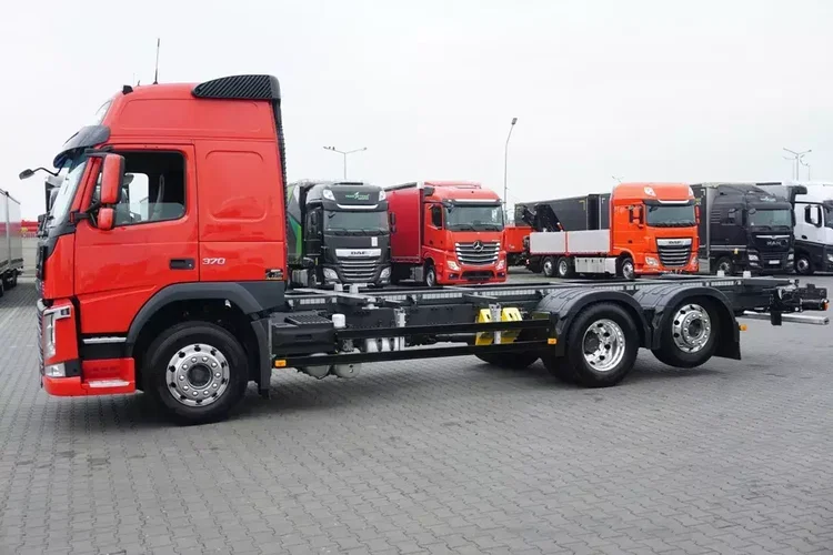 Volvo FM / 370 / ACC / E 6 / BDF / OŚ SKRĘTNA / PEŁNY ADR zdjęcie 3